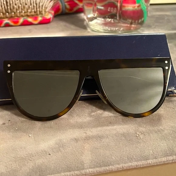 Fendi | Accessories | Mirrored Tortoise Flat Frame Fendi  display picture 1